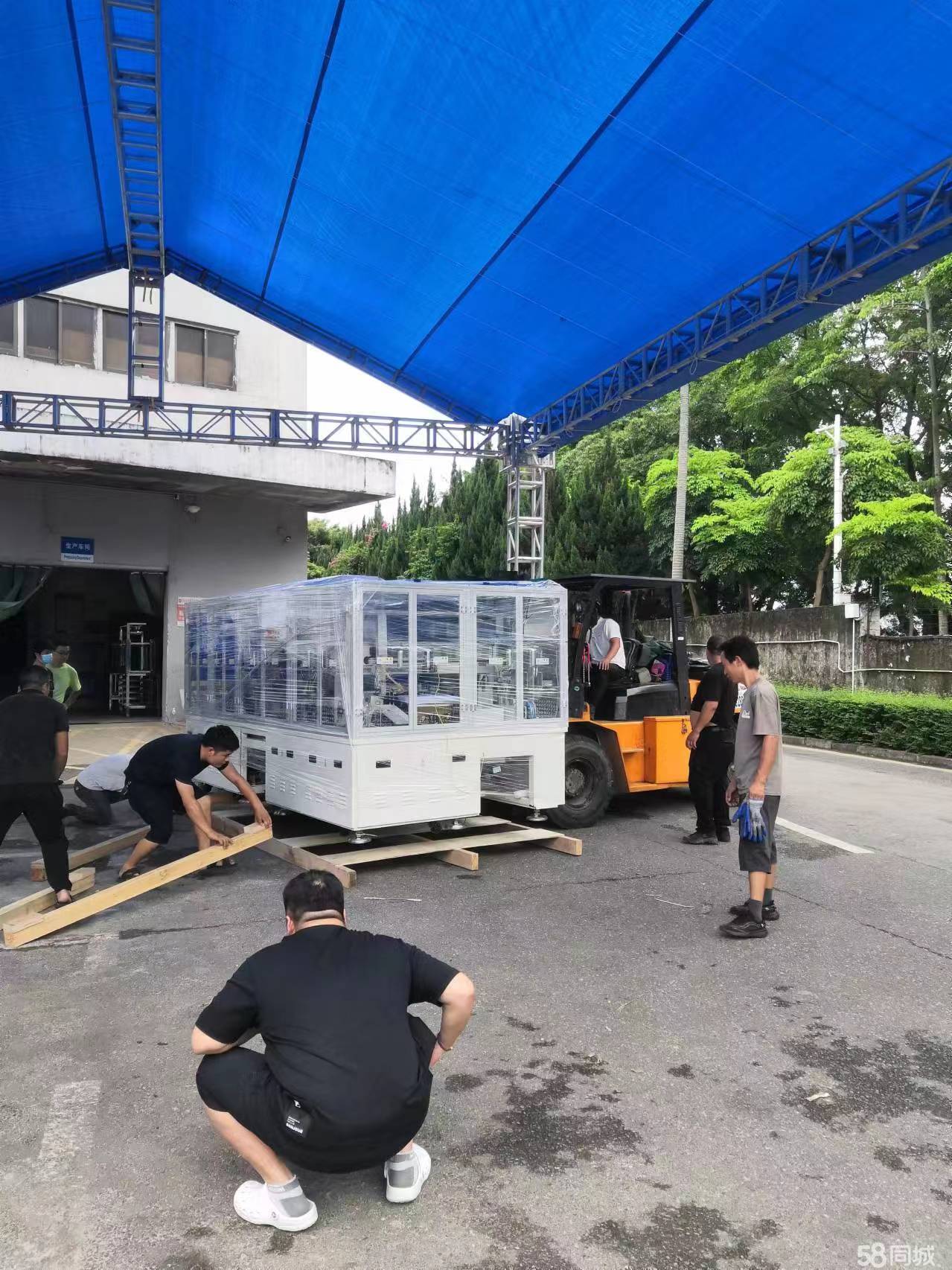 工厂搬迁与设备搬运全攻略 从吊装到木箱包装的专业服务指南